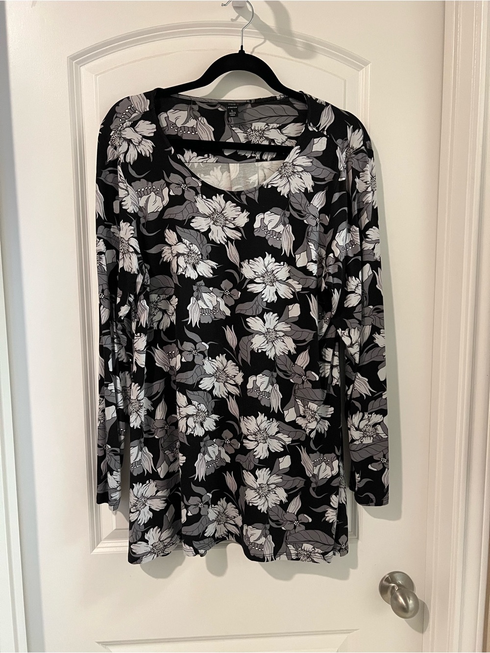 Black Floral Long-Sleeve Scoop Neck Top
